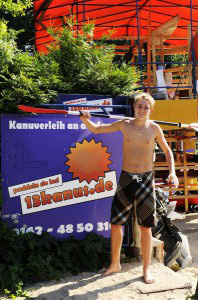 13Kanus Eingang mit Paddler
